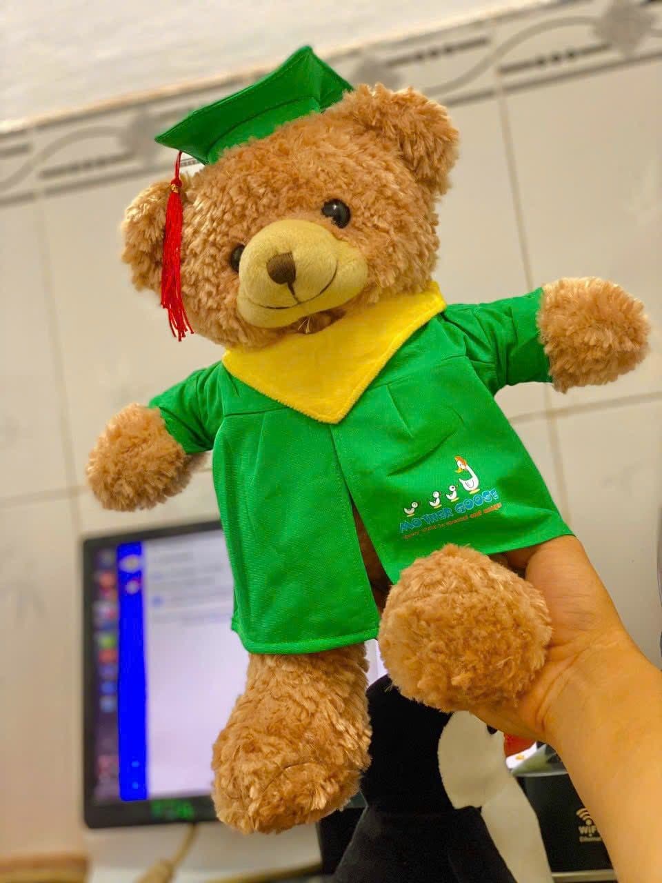 Cuahanggaubong.com sản xuất gấu bông yêu thương cho trường mầm non Mother Goose Academy